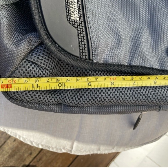 Kenneth Cole Reaction Laptop
Messenger Cross Body Bag Black & Gray Many Pockets - Picture 8 of 12